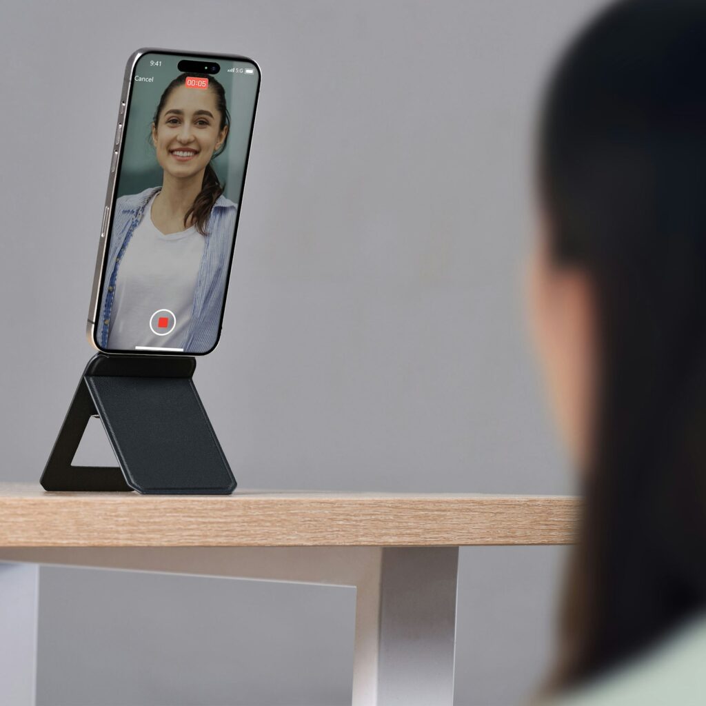 SOLARIS Magnetic Tripod Card Holder